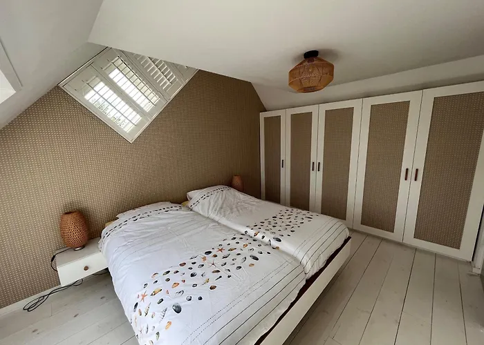 Cosy Vacation Home With Large Fenced Garden